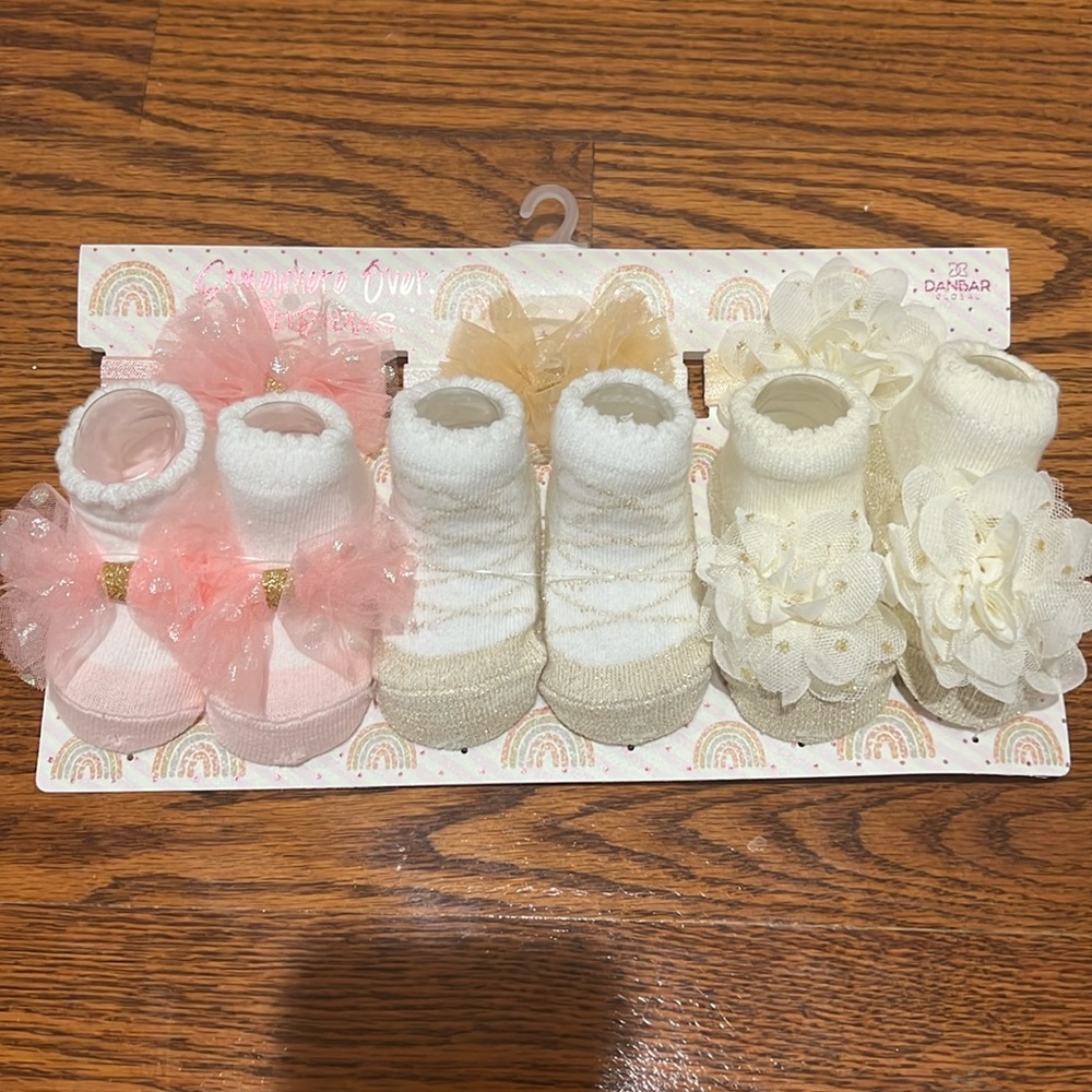 NWT matching baby girl socks and bows